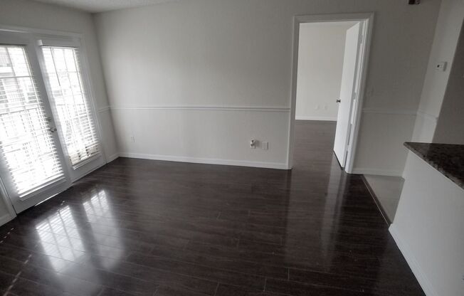 Beautiful 1/1 Wood Floor Condo With a Beautiful View x Rent close to UCF.