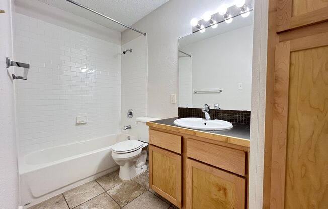 1 bed, 1 bath, 700 sqft, $1,200, Unit OCR-113