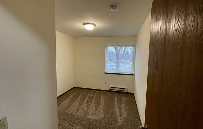 3 beds, 1 bath, 1,040 sqft, $1,800, Unit 3156-105