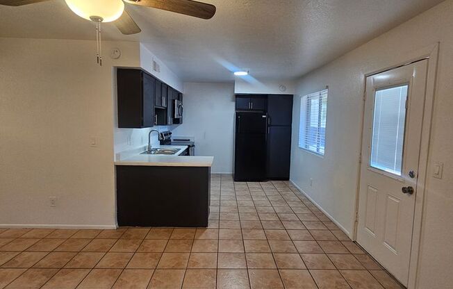 2 beds, 1 bath, 800 sqft, $1,425