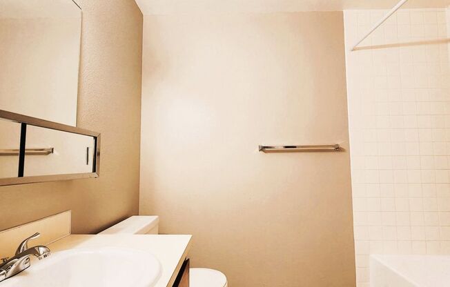 1 bed, 1 bath, 643 sqft, $1,275, Unit 227