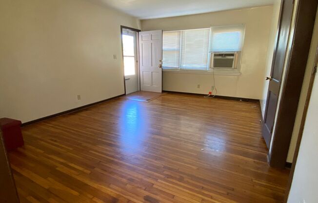 2 beds, 1 bath, $600