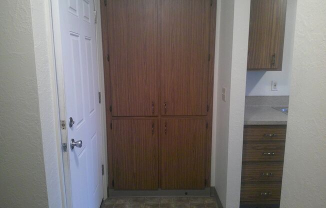 1 bed, 1 bath, 650 sqft, $1,100, Unit 95