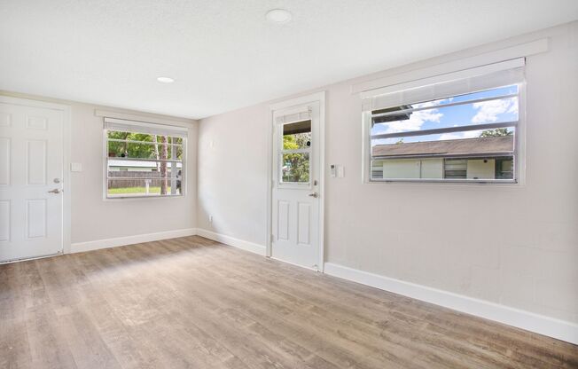 2 beds, 1 bath, 614 sqft, $1,499, Unit Ren705