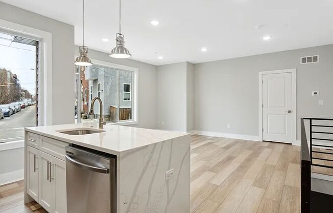 2120 E Berges
