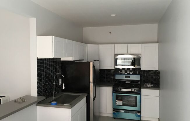 1025 N. Serrano Avenue