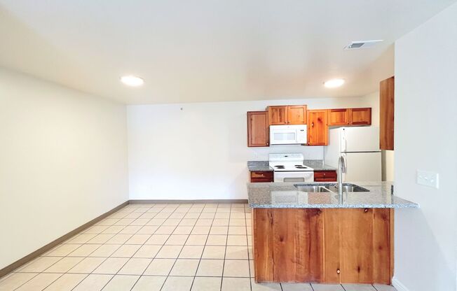 3 beds, 2 baths, 1,350 sqft, $1,550, Unit I304