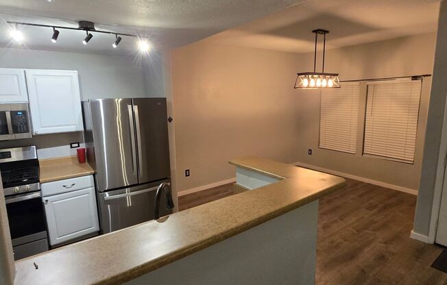 3 beds, 2 baths, $1,699, Unit # 1084