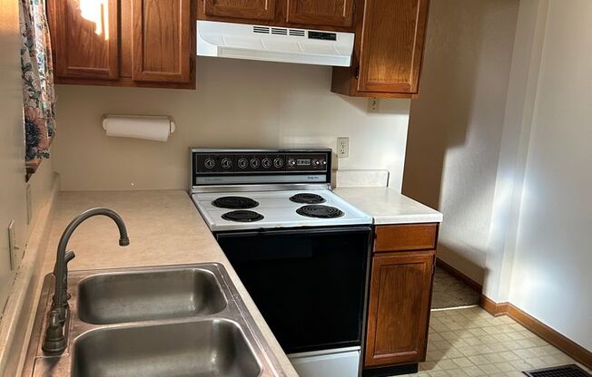 Conveniently Located 1 Bed, 1 Bath Apartment in Mt Washington - Off-Street Parking - Available Jan 15!