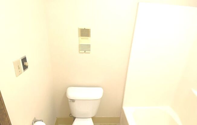 Studio, 1 bath, $865, Unit 389