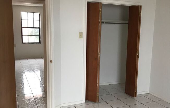 2 beds, 1 bath, 890 sqft, $995, Unit Ronbel Guerrero 2