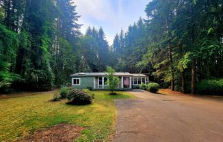 Spacious 3 bed home on expansive lot in Poulsbo