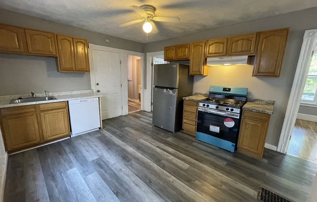 2 beds, 1 bath, 800 sqft, $2,100, Unit 1