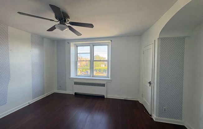 3 beds, 1.5 baths, $1,550