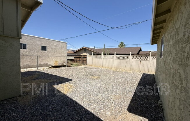 1386 LAKESIDE DR