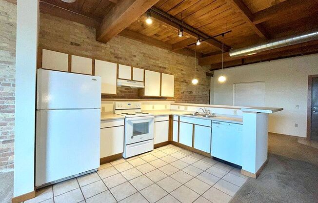 2 beds, 2 baths, 1,025 sqft, $1,900, Unit 504