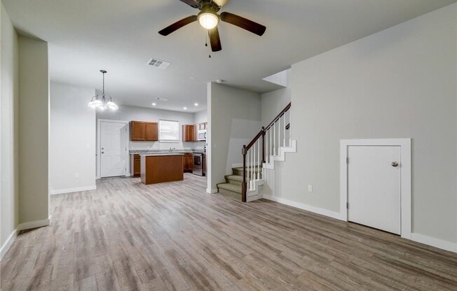 906 QUARTZ CT