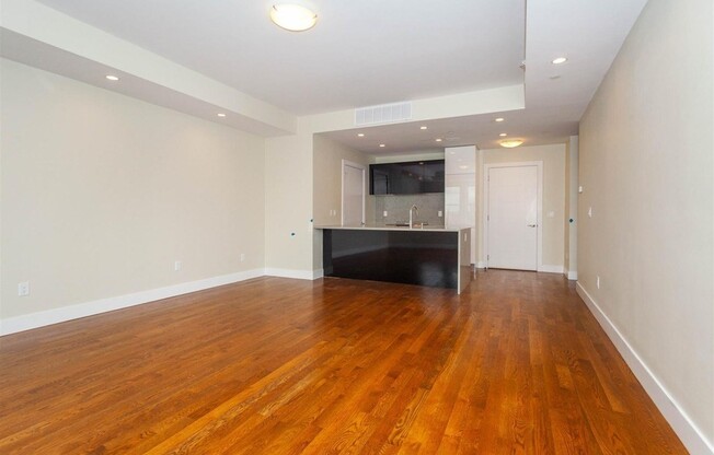 1 bed, 1 bath, 800 sqft, $3,250, Unit 110