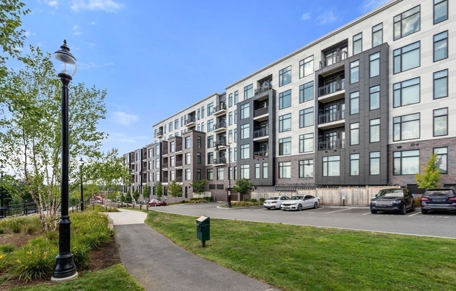 2 beds, 2 baths, 1,024 sqft, $4,000, Unit 725