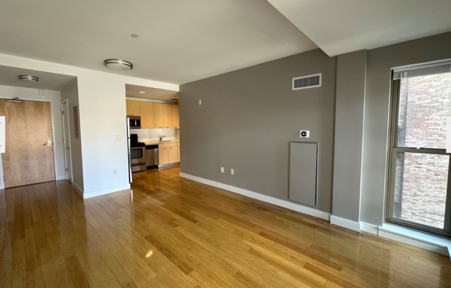 1 bed, 1 bath, $3,400, Unit 105