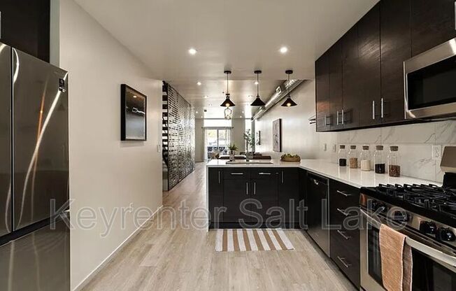 15 E KENSINGTON AVE