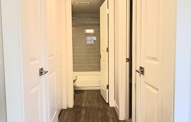 1 bed, 1 bath, 610 sqft, $1,195, Unit 01