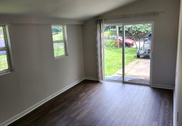 911 W RUSSELL CT
