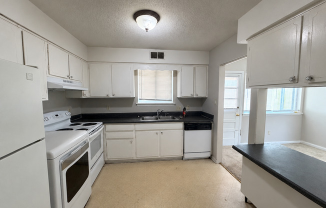 2 Bed 2.5 Bath - 10 Minutes to Downtown