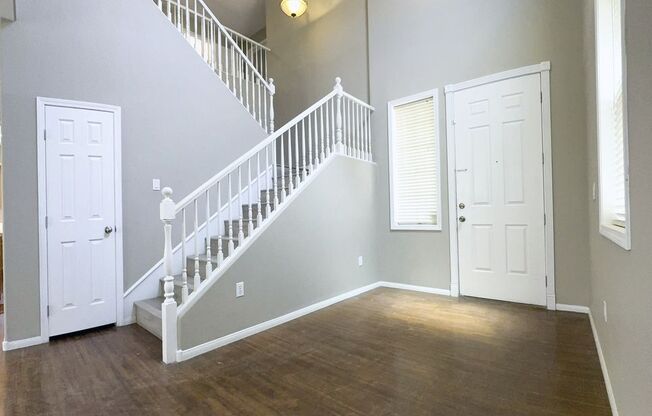 Vaulted Ceiling Home, Gated Community w/ Pool in Southwest