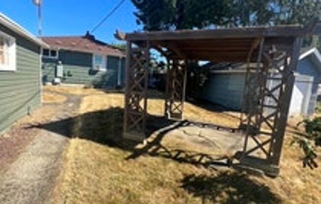 2 beds, 1 bath, $2,350