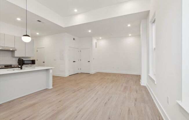 2 beds, 2 baths, 1,000 sqft, $1,795, Unit 101