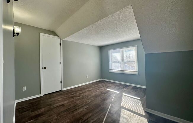 3 beds, 1 bath, 1,500 sqft, $1,550, Unit 1510 22nd Ave N #2