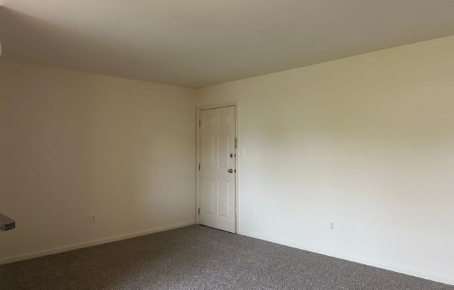 1 bed, 1 bath, 588 sqft, $1,330, Unit 00 - L-14