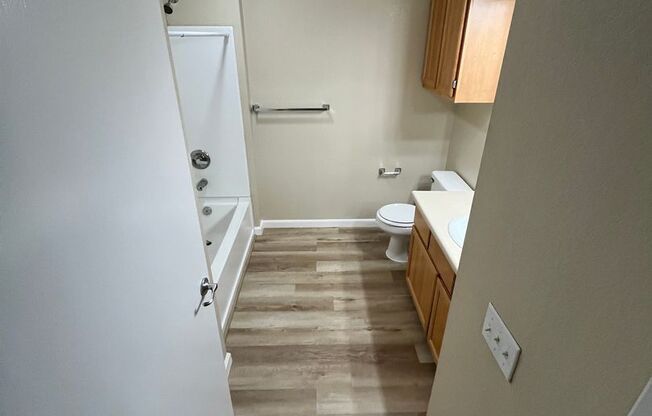 2 beds, 1 bath, 848 sqft, $1,900, Unit 1706