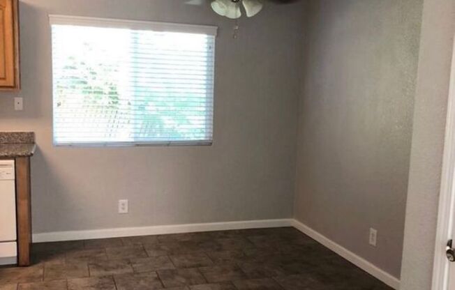 2 beds, 1 bath, $1,150, Unit 6