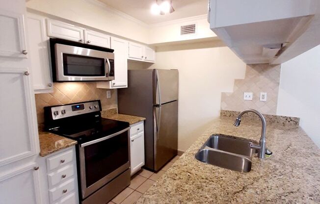 Gorgeous Condo in the heart of Addison!