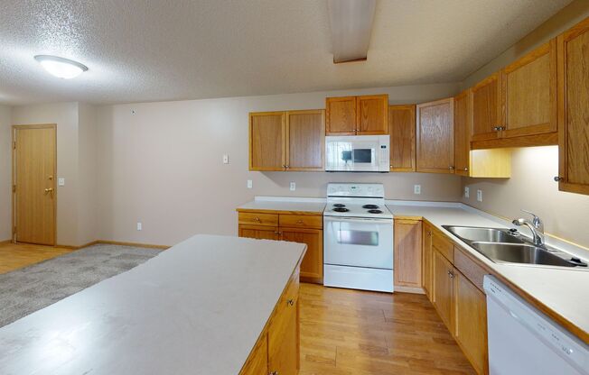 3 beds, 2 baths, 1,352 sqft, $1,595, Unit 2900-1148