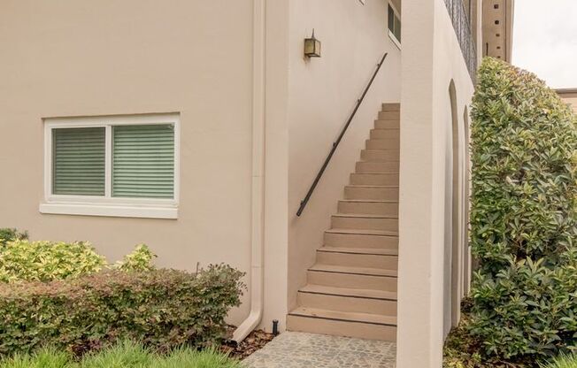 Updated 3/2 condo for rent in PRIME Downtown Winter Park Location! Rollins Students Welcomed!