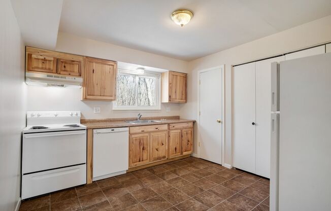 2 beds, 1 bath, 700 sqft, $945, Unit 9002