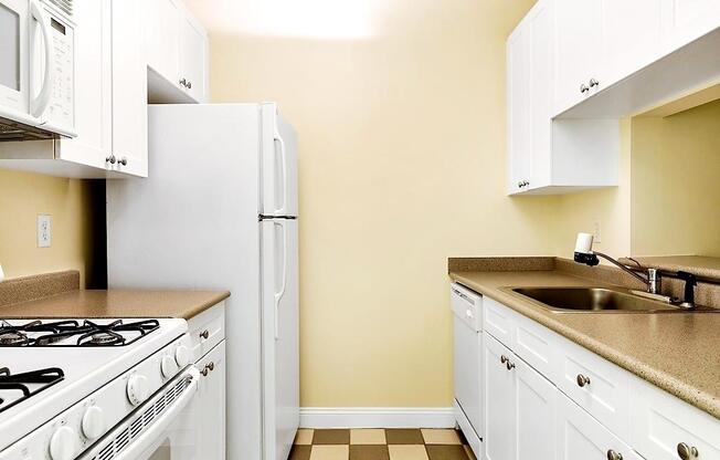 Studio, 1 bath, 532 sqft, $3,600, Unit 527