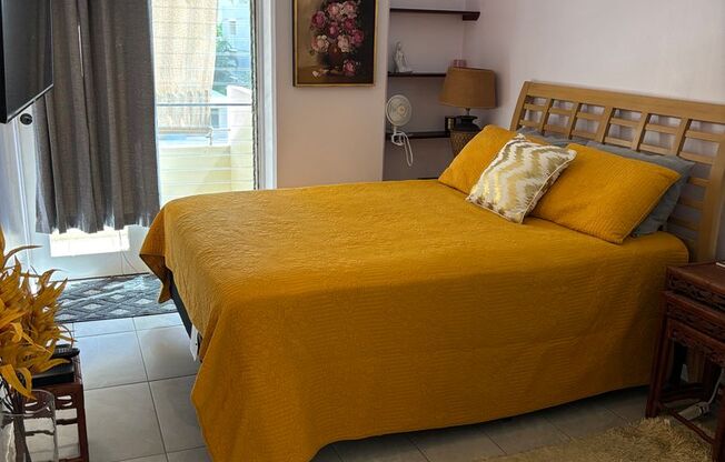 2 beds, 1 bath, $3,000, Unit # 402