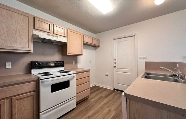 1 Week Free Rent / 3/2/2 Easy Access  to IH 35 for Commuters / No Carpet / Luxury Vinyl Plank / Fenced in Yard / CISD. 1 week's free rent off the first full month!