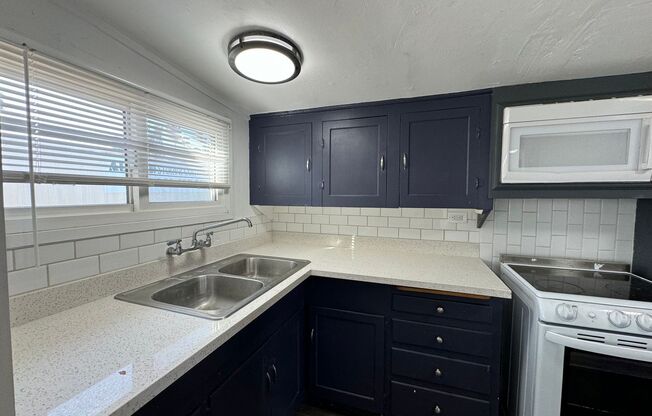 2 beds, 1 bath, $2,495, Unit # HOUSE