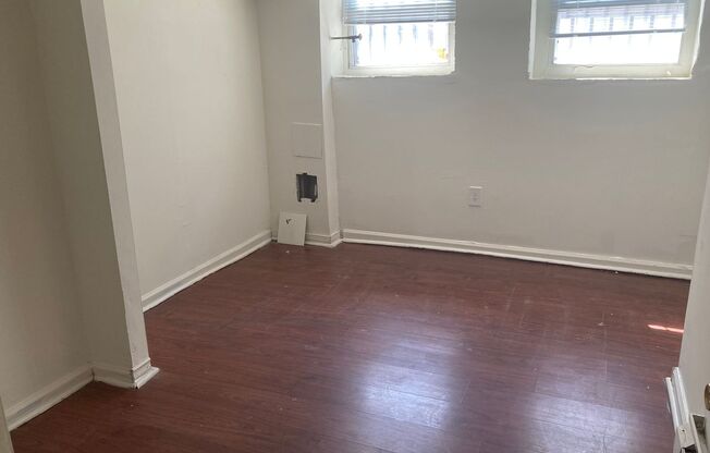 1 bed, 1 bath, 650 sqft, $1,099, Unit 40-B