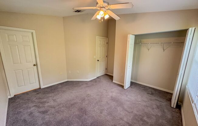 2 beds, 2.5 baths, $1,350, Unit Unit #912