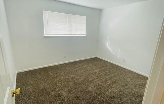 3 beds, 1 bath, 925 sqft, $1,445, Unit 5729001001CO