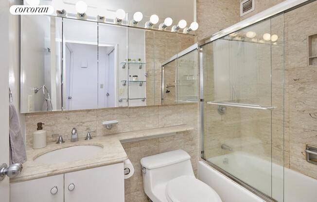 1 bed, 1 bath, 702 sqft, $4,800, Unit 32A
