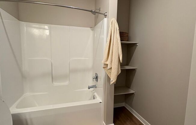2 beds, 2 baths, 1,296 sqft, $1,979, Unit 401