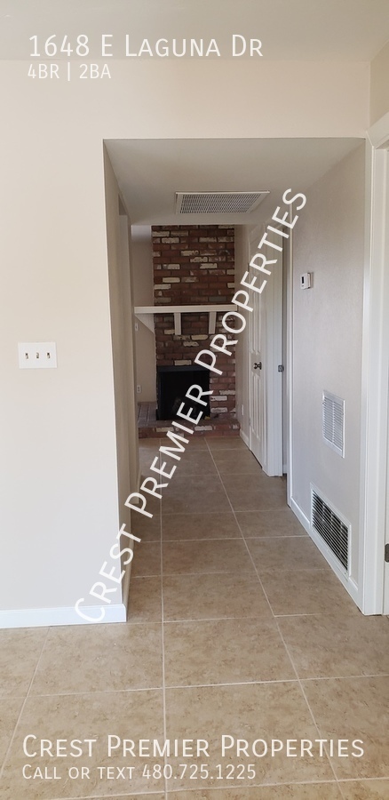 1648 E LAGUNA DR