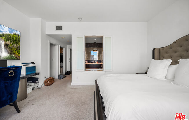 2 beds, 3 baths, 1,700 sqft, $9,500, Unit 37K